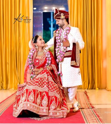 Capal Pose, Kapl Photo, Marriage Poses Wedding Photos Indian, Dulha Pic, Dulha Dulhan Couples Photography, Couple Wedding Dress Indian Hindu, Dulha Pose, New Dulhan Pose, Wedding Dulhan Pose