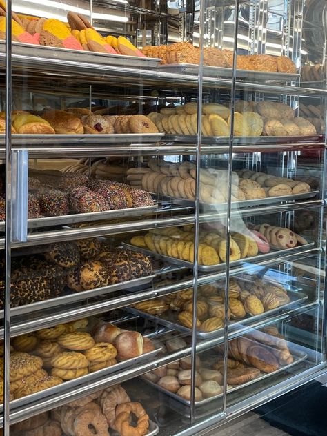 Mexican Desserts Aesthetic, Mexican Bread Aesthetic, Mexican Panderia, Pan Dulce Aesthetic, Mexican Bakery Aesthetic, Mexican Bakery Shop, Mexican Store, Growing Up Mexican, Mexican Brunch