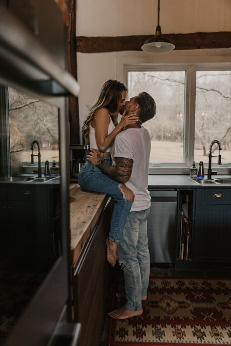 Cozy couples photoshoot Ultimate Keto Meal Plan, Home Photo Shoots, Couple In Love, Cute Couples Photos, Engagement Photo Inspiration, Shooting Photo, Photo Couple, Keto Meal, How To Pose