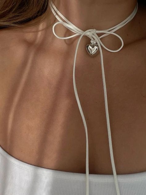 Chocker Neckless Aesthetic, Chockers Ideas, Trendy Heart Charm Choker As Gift, Choker Aesthetic, Ribbon Choker Aesthetic, Elegant Adjustable Choker With Heart Charm, Lace Choker Aesthetic, Chokers Aesthetic, Punk Jewelry Diy