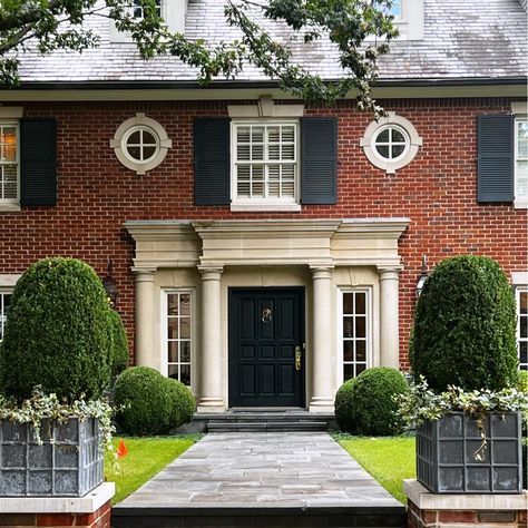 The Beauty of a Classic, Red Brick Home - Design Chic Red Brick With Green Trim, Classic Brick House Exterior, Red Brick White Trim, Red Brick Colonial House Exterior, Georgian Colonial House Exterior, Brick Colonial House Exterior, Georgian Colonial House, Red Brick Facade, Red Brick Colonial