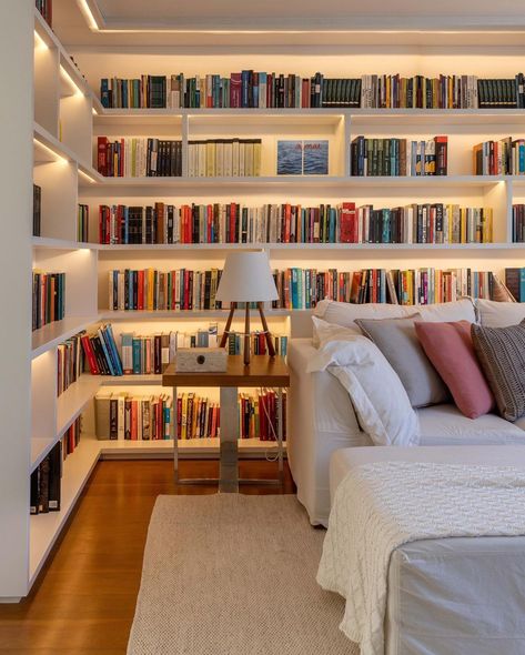 Library House Aesthetic, Book Apartment Aesthetic, Home Library Decorating Ideas, Library Home Aesthetic, Books Room Aesthetic, House Library Aesthetic, Home Office With Library, Bookshelf Living Room Ideas, Aesthetic Library Room