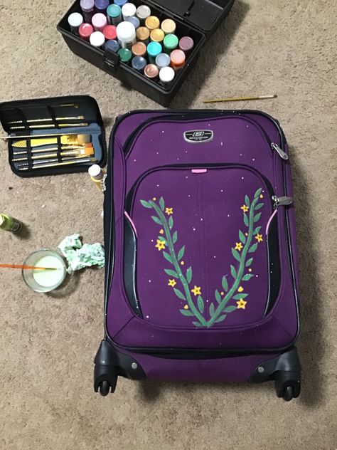 Painting On Suitcase, Suitcase Painting Ideas, Suitcase Painting, Painted Luggage, Msc Magnifica, Luggage Painting, Painted Suitcase, Gratitude Ideas, Bendy Candles