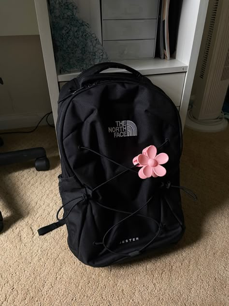 Northface Jester, Northface Backpacks, North Face Jester Backpack, Jester Backpack, Cute Backpacks For School, Mochila Nike, School Backpack Essentials, Pretty School Supplies, North Face Jester