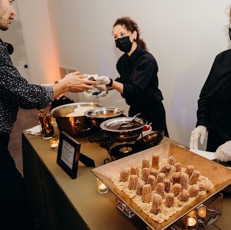 Austin Catering on Instagram: “✨Churro Bar✨ Fresh fried churros with blue bell ice cream, chocolate sauce, raspberry coulis or dulce de leche! Photo @elisalopezphotos…” Churros And Ice Cream Wedding, Churros Bar Wedding, Churros Wedding Bar, Churros With Ice Cream, Churro Wedding Bar, Wedding Churro Bar, Churro Cart Ideas, Interactive Dessert Station, Churro Bar Wedding