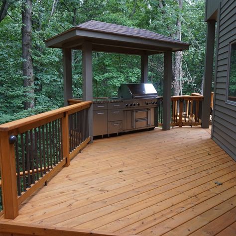 Lake House Deck Ideas, Lake House Deck, Outdoor Kitchen Area, Rustic Deck, Deck Grill, Deck Addition, Outdoor Decorating Ideas, Contemporary Backyard, Deck Railing Ideas