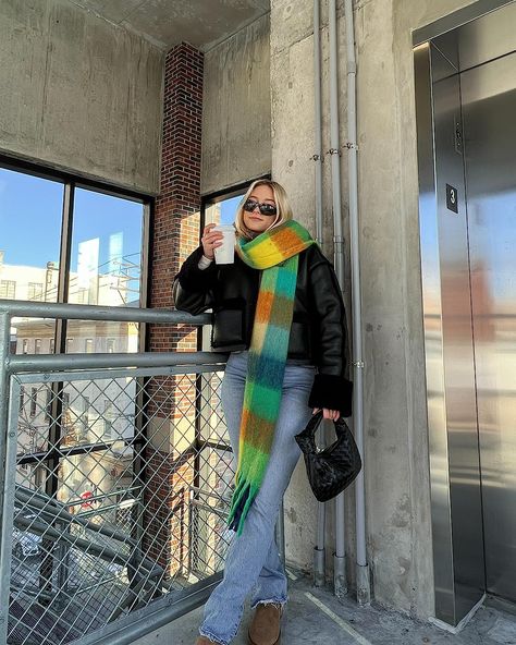 Vanessa Ferraiolo's Amazon Page Read Sweater Outfit, Ugg Boots Street Style, Fashion Trends Winter 22/23, Winter Streetwear 2023, New York Outfits Winter Street Style, Ugg Street Style, Iceland Outfit Winter, New York Winter Street Style, Ugg Outfit Ideas Winter