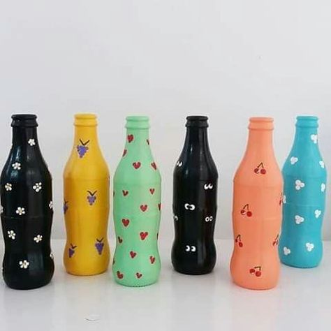 reusing wine bottles in the garden simple bottle decoration wine bottle crafts to sell glass bottle decoration ideas#bottle_art_easy #bottle_art_for_kids #bottle_art_flower_design #bottle_art_for_beginners wine bottle art painting Plastic Box Painting Ideas, Bottles Decoration Diy, Bottle Art Projects, Painted Glass Bottles, Plastic Bottle Art, Glass Bottle Diy, Wine Wall Art, Diy Glass Bottle Crafts, Wine Glass Art