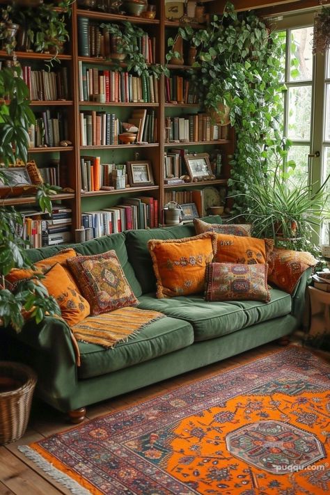 70s Living Room, Lots Of Books, Green Couch, Makeover Bedroom, Inspire Me Home Decor, Style Deco, Apartment Decor Inspiration, Makeover Ideas, Boho Living