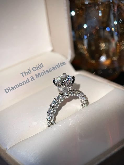 Expensive Wedding Rings, خواتم خطوبة, Big Wedding Rings, Dream Wedding Ring, Pretty Engagement Rings, Cute Engagement Rings, Future Engagement Rings, Expensive Jewelry Luxury, Luxe Jewelry