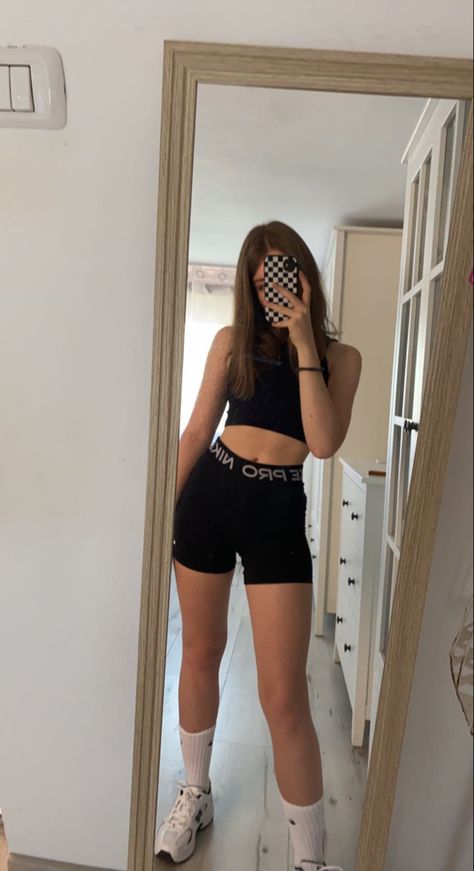 nike pro workout outfit Nike Pro Shorts Outfit Summer Aesthetic, Nike Pro Workout Outfits, Summer Outfits Nike Shorts, Black Sports Shorts Outfit, Nike Pro Gym Outfit, Nike Pro Outfit Aesthetic, Summer Outfits Nike Pro, Outfit Ideas Nike Pro Shorts, How To Style Nike Pro Leggings