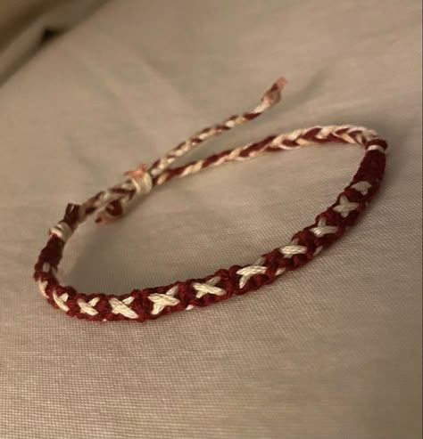 Square Not Bracelets, String Bracelets Aesthetic, String Bracelet Aesthetic, Criss Cross Friendship Bracelet, Bracelet String Ideas, Matching String Bracelets, 2 String Bracelet, How To Make A Bracelet With String, Cute String Bracelets