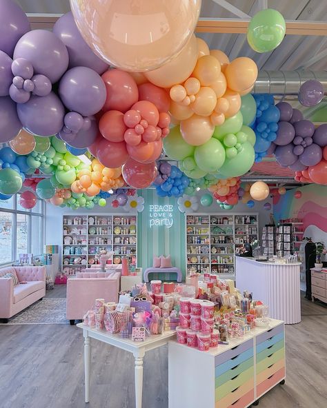 CONFETTIMYPARTY now open! Shop in store and online for all your party needs. Luxe tableware, party favours, personalized balloons, gifts… | Instagram Event Planner Office, Gift Shop Interiors, Beauty Shop Decor, Event Booth Design, Personalized Balloons, Balloon Shop, Open Shop, Balloon Party, Florist Shop