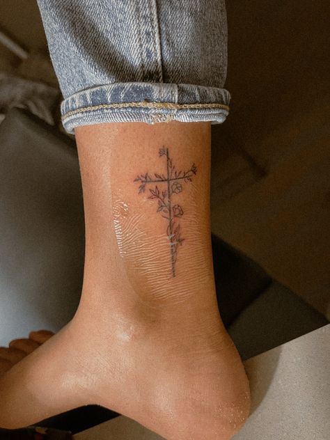 Simple Forearm Tattoos, 16 Tattoo, Cowgirl Tattoos, Tato Minimal, Basic Tattoos, Tattoos Infinity, Christian Tattoo, Tattoo Designer, Cross Tattoos For Women