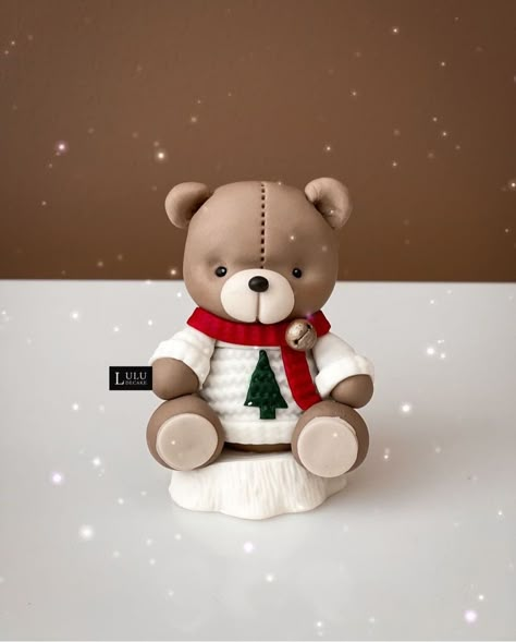 Globe Cake, Mini Christmas Cakes, Anniversary Cookies, Clay Bear, Clay Crafts For Kids, Christmas Cake Designs, Christmas Cake Topper, Cake Topper Tutorial, Christmas Topper