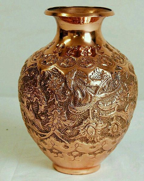 Gold vase Vases Ideas, Vase Rose, Vase Deco, Copper Vase, Copper Decor, Bright Copper, Copper Kettle, Copper Art, Clay Vase