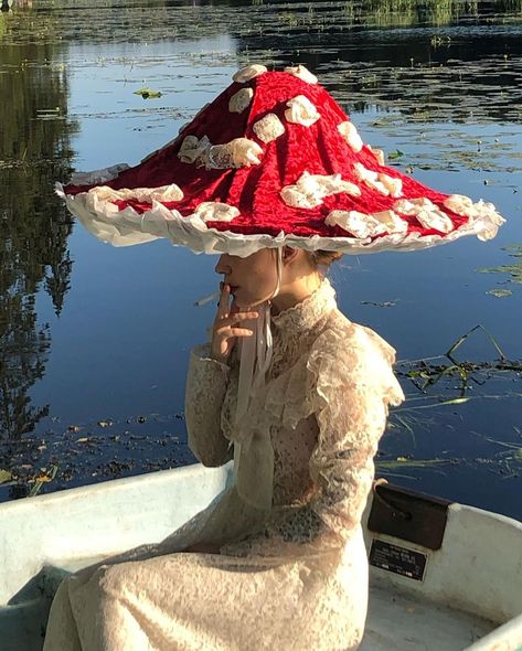 Polina Osipova on Instagram: “Bad habits of St. Petersburg mushrooms 🍄 part 2” Mushroom Cosplay, Costume Fleur, Mushroom Outfit, Mushroom Costume, Mushroom Hat, Mushroom Fairy, Ren Fair, Summer Solstice, Happy Summer