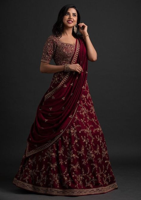 Flared Lehenga, Indian Bridesmaid Dresses, Lehenga Saree Design, Simple Lehenga, Bridal Sarees South Indian, Half Saree Lehenga, Long Gown Design, Wedding Lehenga Designs, Lehenga Designs Simple