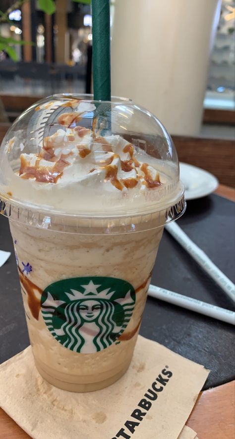 Starbucks Asthetic, Kawa Starbucks, Starbucks Macchiato, Boba Smoothie, Make Easy Money, Starbucks Recipes, Starbucks Drinks, Starbucks Coffee, Frappe