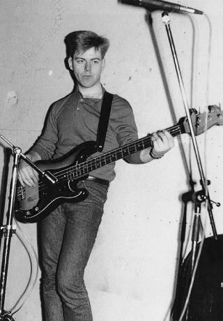 Andy Rourke The Smiths, The Smiths Andy Rourke, Smash Cake Photos, Andy Rourke, Mike Joyce, I Love The Smiths, Cool Kidz, The Smiths Morrissey, Sing Me To Sleep