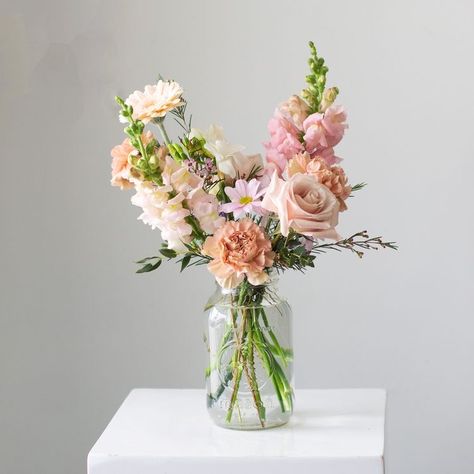 Floral Arrangements In Mason Jars, April Flower Bouquet, Greens For Flower Arrangements, Gender Neutral Flower Arrangements, Trendy Flower Arrangements, At Home Flower Arrangements, Glass Vase Flower Arrangements, Mason Jar Arrangements Floral, Vase Arrangements Wedding