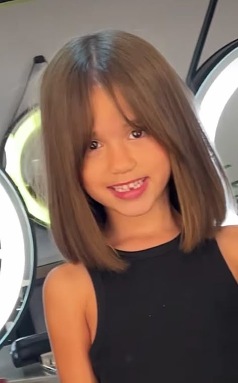 Kid Hair Cut Girl, Haircuts For Kids Girls Short, Girls Side Bangs Kids, Short Haircut For Kids Girl, Hảir Cut For Girls Kids, Kids Curtain Bangs Medium Hair, Hair Cut Girls Children, Bob Haircut Girls Little Kids, Girls Haircut Medium Length