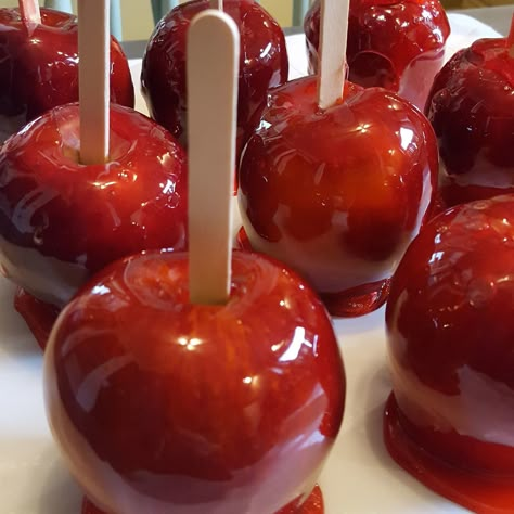 Cinnamon Candied Apples Candied Apples, Candy Apple Recipe, Apple Treat, Cinnamon Candy, Apple Jack, Candy Apple, Beauty Standards, Authentic Self, Candy Apples