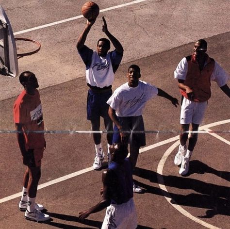 90s Sport Aesthetic, Vintage Sports Aesthetic, 90s Sport, Nba Jam, Street Basketball, Basketball Shooting, Basketball Photography, Celebrity Culture, Sports Aesthetic