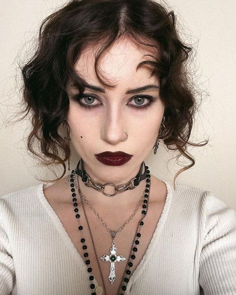 The Craft Makeup Looks, Nancy Downs Hair, Nancy Downs Halloween Costume, Nancy The Craft Makeup, Goth With Brown Hair, Nancy Downs Costume, Goth Brown Hair, Nancy Downs Makeup, Brown Goth Makeup