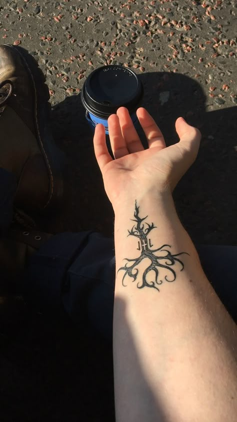 Runes T H L , Viking Tatt #tattoo #yggdrasil #yggdrasiltattoo #viking #mythology Yggdrasil Tattoo Simple, God Of Nature Tattoo, Viking Style Tattoo Norse Mythology, Norse Tree Tattoo, Swedish Tattoo Ideas Men, Minimalist Viking Tattoo, Viking Inspired Tattoos, Yggradsil Tattoo, Simple Norse Tattoo