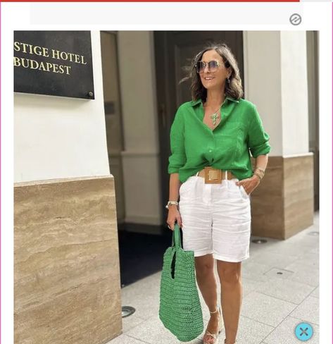 Short Outfits Over 50, Bermuda Shorts Outfit, Short Blanc, Stylish Outfits For Women Over 50, Chic Summer Style, Chic Summer Outfits, Summer Outfit Ideas, Summer Work Outfits, Elegante Casual