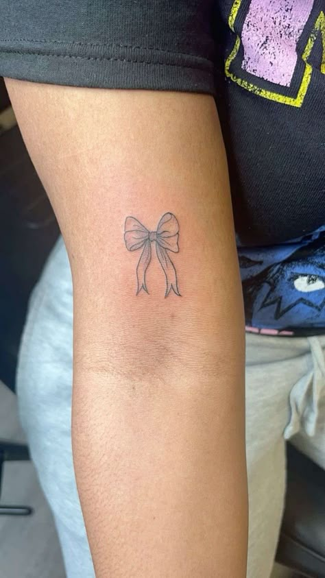 Cute Bow Tattoos, Cute Small Arm Tattoos For Women, Bow Arm Tattoo, Matching Bow Tattoos, Small Ribbon Tattoo, How Tattoo, Traditional Bow Tattoo, Simple Bow Tattoo, Thigh Tattoos Words