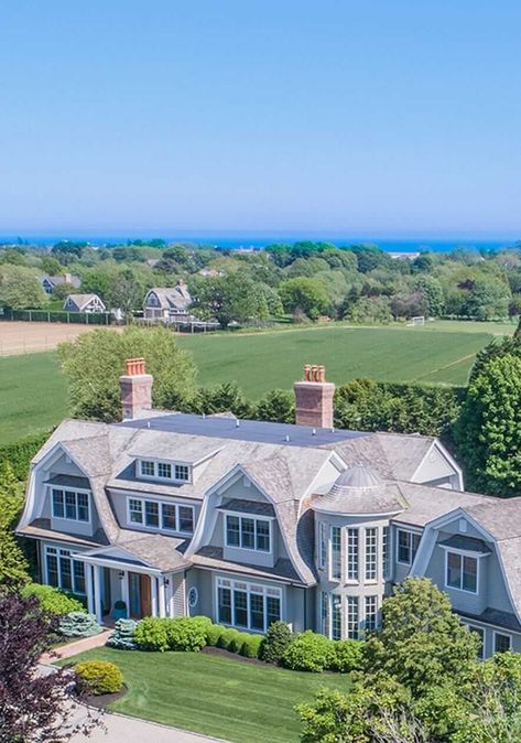 Hampton Mansion, The Hamptons Houses, East Coast House, East Hampton Houses, Hampton Homes, Nantucket House, House In The Hamptons, Hamptons Homes, Preppy House