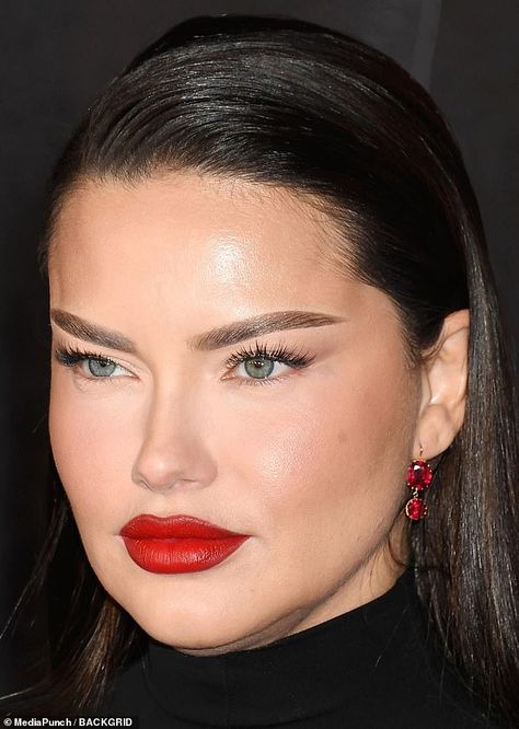 Adriana Lima Now In 2024, Adriana Lima Look Alike, Adriana Lima 2024, Andria Lima, Adriana Lima Without Makeup, Adriana Lima Face, Adrian Lima, Adriana Lima Makeup, Brazilian Model