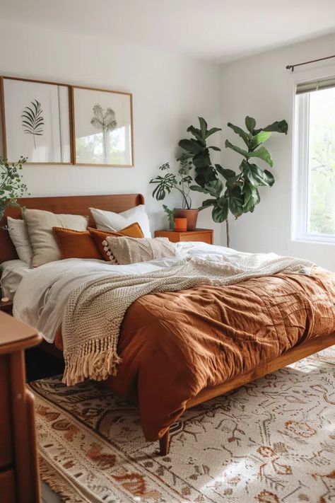 Green Rust Orange Bedroom, Terracota Bedroom Ideas Boho, Terra Cotta Bedroom Ideas, Boho Master Bedrooms Decor, Boho Master Room Bedroom Ideas, Maeve Bedroom, Bedroom Burnt Orange, California Casual Bedroom, Warm Tone Bedroom