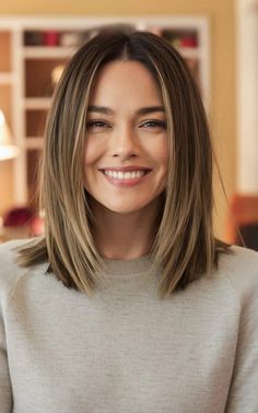 30 Shoulder Length Haircuts For Women: A Stylish and Versatile Choice - Bangz Hair Design Hair Color Lowlights, Hair Color Golden Blonde, Color Lowlights, Shoulder Length Haircuts For Women, Long Straight Bob, Hair Color Golden, Bedroom With Canopy, Fashionable Haircuts, Fall Haircuts