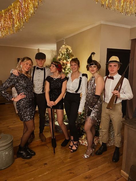 1920 Fancy Dress Women, Gatsby Couple Outfit, Casino Party Costume, Poker Theme Party Outfits, 20 Theme Party Roaring 20s Outfit, 1920s Bday Party, 20s Birthday Party Theme Outfit, The Great Gatsby Party Theme Outfit, Great Gatsby Womens Outfit