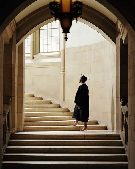 Graduation Cap Design Ideas, Creative Graduation Pictures, Cap Design Ideas, Grad Photo Ideas, University Photos, Graduation Picture Ideas, Best Friend Graduation, College Grad Pictures, Grad Picture Ideas