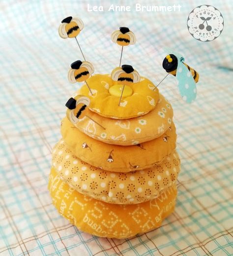 Bee In Your Bonnet, Fun Pin Cushions, Cat Pin Cushion, Unique Pin Cushions, Pincushions To Make Ideas, Beehive Pincushion, Pin Coushin, Pin Cushions Patterns Free, Crochet Pin Cushion