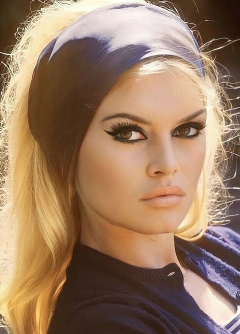 Bridget Bardot Hair Inspiration, Bridgette Bardot Eye Makeup, Bridgitte Bardot Makeup, Bridget Bardot Costume, 1960s Womens Hair, Bridget Bardot Makeup, Brigitte Bardot Aesthetic, Brigitte Bardot Makeup, 60s Hair And Makeup