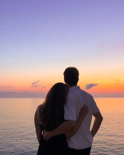 No Face Couple Photos, No Face Couple, Couple Beach Pictures, 사진 촬영 포즈, Couple Picture, Beach Photography Poses, Foto Tips, Couple Picture Poses, Cute Couple Poses