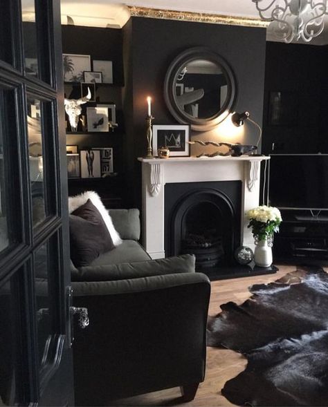 Dark Living Rooms, Black Living Room, Dark Home Decor, Dark Home, Dark Interiors, Living Room Inspo, A Living Room, Black Walls, Front Room