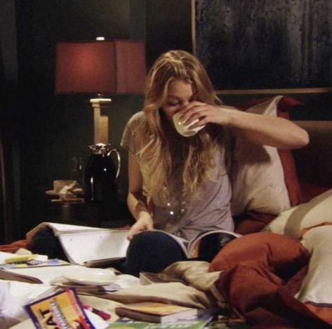 Studera Motivation, Serena Van, Study Board, Uni Life, Academic Motivation, Junior Year, Study Motivation Inspiration, Reading A Book, Rory Gilmore