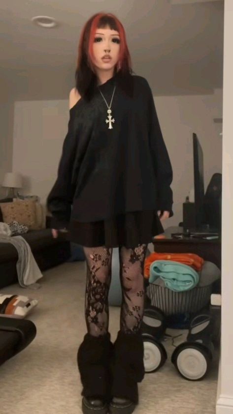 Different Outfit Ideas For Women, Grunge Sixth Form Outfits, Goth Button Up Shirt Outfit, Grunge Chill Outfits, Style Inspo Grunge, Good Will Outfits, Fall Outfits Y2k Grunge, Outfits With Dark Red Hair, Tiktok Grunge Outfits