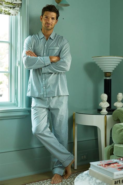 The large wears a person of 65kg and 95cm of hip. Use as a reference when choosing the size! The material is good and beautiful. Nightwear Outfits Men, Men’s Pajamas, Christmas Pajamas Men, Pajama Photoshoot, Mens Night Suit, Robes Men, Men Sleepwear, Nightwear Outfits, Pajamas Men