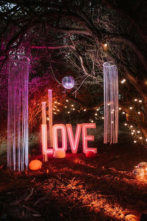 Bright pink neon 'LOVE' wedding sign Outdoor Disco Ball Wedding, Outdoor Disco Wedding, Outdoor Disco Party, Neon Wedding Theme, Neon Signs Wedding, Rave Wedding, Festival Themed Party, 80s Wedding, Festival Themed Wedding