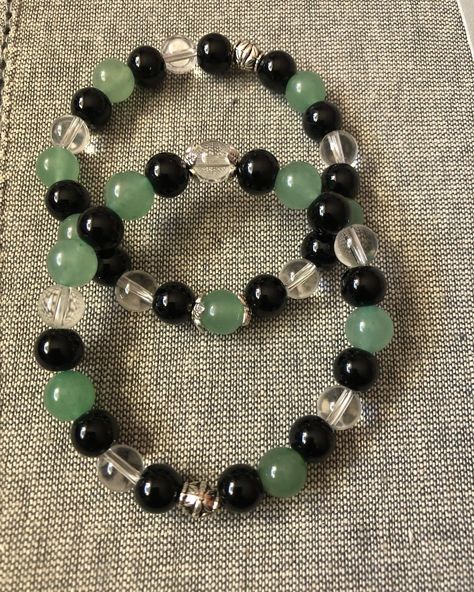 Handmade Bracelets Diy, Dark Bracelet Ideas, Grunge Bracelet Ideas, Bracelet Ideas Y2k, Glass Bracelet Ideas, Ideas For Bracelets With Beads, Aesthetic Bead Bracelet Ideas, Glass Beaded Bracelets Ideas, Bracelet Ideas Glass Beads