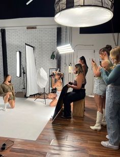 Photoshoot Aesthetic Studio Behind The Scenes, Model Aesthetic Photoshoot Behind The Scenes, Photoshoot Bts Aesthetic, Photoshoot Vision Board, Photo Shoot Behind The Scenes, Behind The Scenes Photoshoot Aesthetic, Bts Model Photoshoot, Photoshoot Behind The Scenes Aesthetic, Photoshoot Aesthetic Studio