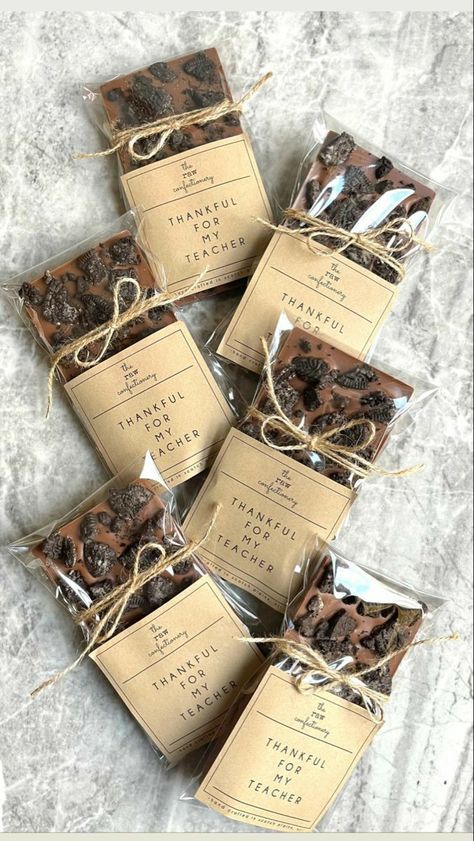 Homemade Chocolate Business Ideas, Chocolate Gifting Ideas, Chocolate Packaging Diy, Chocolate Packaging Ideas, Packaging For Chocolate, Chocolates Packaging, Chocolate Business Ideas, Chocolate Gift Ideas, Diy Chocolate Gift