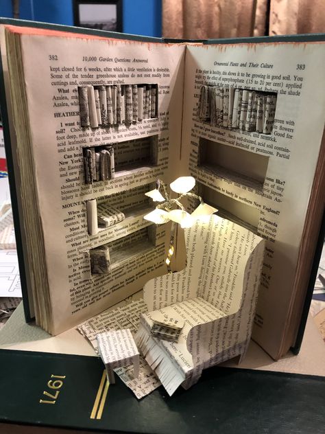 Art From Old Books, Art Made Out Of Books, Art Projects With Books, Book Diy Decor, Art With Books, Book Diy Crafts, Book Diorama, Book Decorations, Book Sculptures